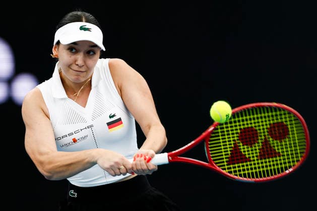 TENNIS UNITED CUP SYDNEY, Eva Lys of Team Germany plays a backhand in her Group F singles match against Suzan Lamens of Team Netherlands during day three of the 2026 United Cup at Ken Rosewall Arena in Sydney, Sunday, January 4, 2026. ( NO ARCHIVING, EDITORIAL USE ONLY SYDNEY NEW SOUTH WALES AUSTRALIA  Copyright: xMARKxEVANSx 20260104162639460020