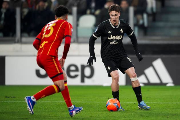 Juventus FC v US Lecce - Serie A Kenan Yildiz of Juventus FC is challeged by Matias Perez of US Lecce during the Serie A football match between Juventus FC and US Lecce. Turin Italy Copyright: xNicolòxCampox