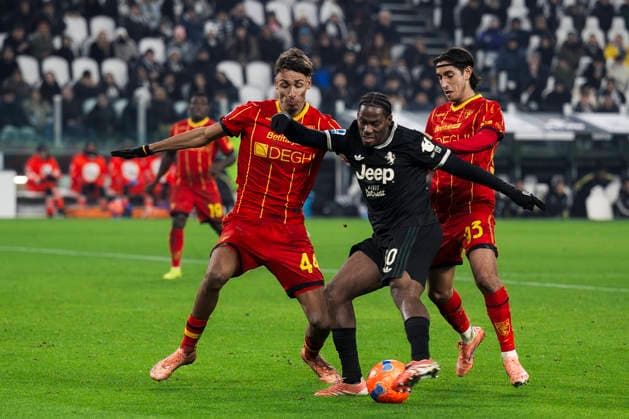 Juventus FC v US Lecce - Serie A Jonathan David of Juventus FC competes for the ball with Tiago Gabriel of US Lecce and Youssef Maleh of US Lecce during the Serie A football match between Juventus FC and US Lecce. Turin Italy Copyright: xNicolòxCampox