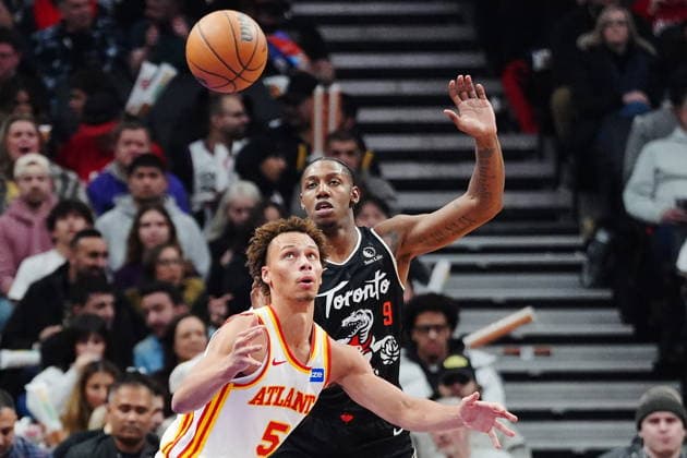 January 3, 2026, Toronto, On, Canada: Atlanta Hawks Dyson Daniels (5) and Toronto Raptors RJ Barrett (9) vie for a loose ball during first half NBA, Basketball Herren, USA basketball action in Toronto on Saturday, Jan. 3, 2026. Canada News - January 3, 2026  - ZUMAc35_ 20260103_zaf_c35_075 Copyright: xFrankxGunnx