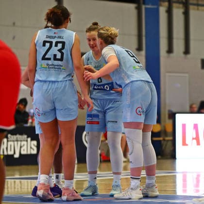 DBBL Cup quarter-final, 03 01 2026, Sporthalle West in Dillingen Saarland , Saarlouis Royals vs Herne TC 67 54 emspor v l n r Saarlouis celebrates the half-time lead in a team circle MT