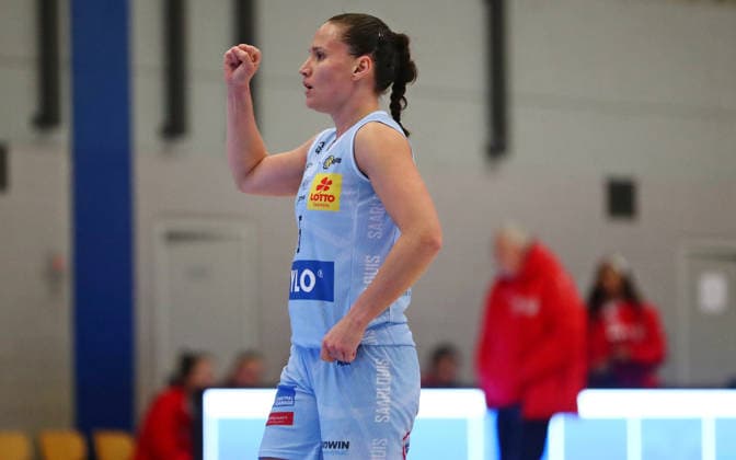 DBBL Pokal.-Viertelfinale, 03.01.2026, Sporthalle West in Dillingen (Saarland), Saarlouis Royals vs. Herner TC (67:54) emspor v.l.n.r. Magaly Sonja Meynadier (Saarlouis) bejubelt einen Korb MT