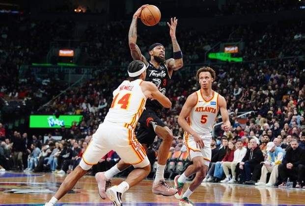January 3, 2026, Toronto, On, Canada: Toronto Raptors Brandon Ingram (3) drives between Atlanta Hawks Asa Newell (14) and Dyson Daniels (5) during first half NBA, Basketball Herren, USA basketball action in Toronto on Saturday, Jan. 3, 2026. Canada News - January 3, 2026  - ZUMAc35_ 20260103_zaf_c35_077 Copyright: xFrankxGunnx
