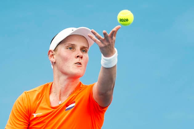 TENNIS UNITED CUP SYDNEY, Suzan Lamens of Team Netherlands serves in her Group F singles match against Eva Lys of Team Germany during day three of the 2026 United Cup at Ken Rosewall Arena in Sydney, Sunday, January 4, 2026. ( NO ARCHIVING, EDITORIAL USE ONLY SYDNEY NEW SOUTH WALES AUSTRALIA  Copyright: xMARKxEVANSx 20260104188600943415