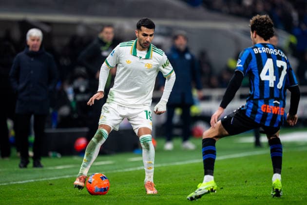 BERGAMO, ITALY - JANUARY 3: Zeki Celik of AS Roma controls the ball during the Serie A match between Atalanta BC and AS Roma at the New Balance Arena on January 3, 2026 in Bergamo, Italy. (Photo by Rene Nijhuis) SPO  Copyright: xRenexNijhuis
