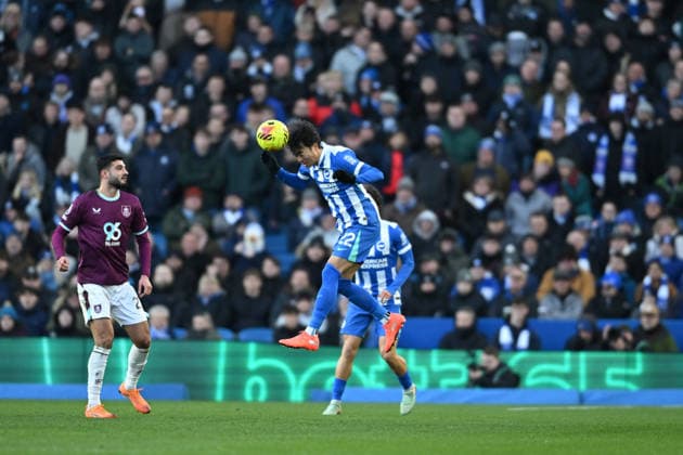 Brighton and Hove Albion v Burnley, Premier League Brighton And Hove Albion midfielder Kaoru Mitoma (22) heads towards goal during the Premier League match between Brighton and Hove Albion and Burnley at the American Express Stadium, Brighton and Hove, UK on 3 January 2026. Brighton and Hove American Express Stadium East Sussex UK Editorial use only DataCo restrictions apply See www.football-dataco.com , Copyright: xPaulxBockingx PSI-23518-0015