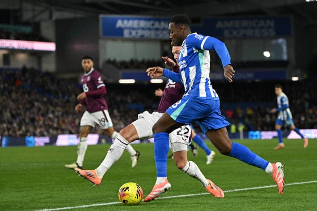 Brighton and Hove Albion v Burnley, Premier League Brighton And Hove Albion forward Danny Welbeck (18) and Burnley defender Oliver Sonne (22) during the Premier League match between Brighton and Hove Albion and Burnley at the American Express Stadium, Brighton and Hove, UK on 3 January 2026. Brighton and Hove American Express Stadium East Sussex UK Editorial use only DataCo restrictions apply See www.football-dataco.com , Copyright: xPaulxBockingx PSI-23518-0076