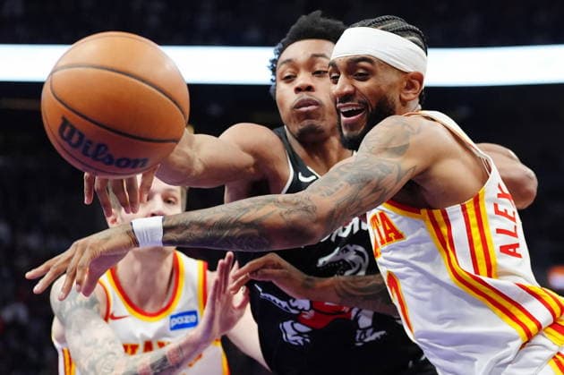 January 3, 2026, Toronto, On, Canada: Toronto Raptors Scottie Barnes (centre) battles for a loose ball with Atlanta Hawks Nickeil Alexander-Walker (right) during first half NBA, Basketball Herren, USA basketball action in Toronto on Saturday, Jan. 3, 2026. Canada News - January 3, 2026  - ZUMAc35_ 20260103_zaf_c35_080 Copyright: xFrankxGunnx