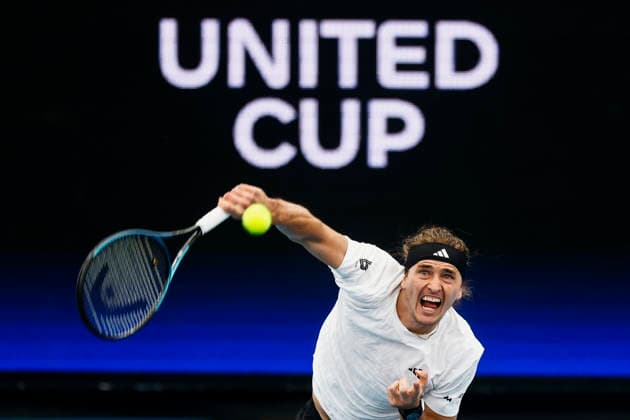TENNIS UNITED CUP SYDNEY, Alexander Zverev of team Germany serves in his Group F singles match against Tallon Griekspoor of Team Netherlands during day three of the 2026 United Cup at Ken Rosewall Arena in Sydney, Sunday, January 4, 2026. ( NO ARCHIVING, EDITORIAL USE ONLY SYDNEY NEW SOUTH WALES AUSTRALIA  Copyright: xMARKxEVANSx 20260104141176181030