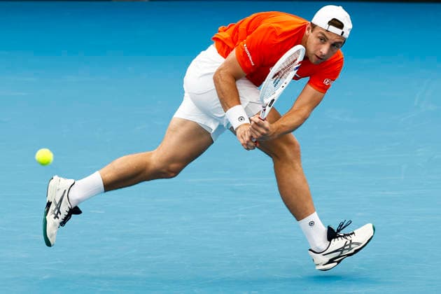 TENNIS UNITED CUP SYDNEY, Tallon Griekspoor of Team Netherlands plays a backhand in his Group F singles match against Alexander Zverev of team Germany during day three of the 2026 United Cup at Ken Rosewall Arena in Sydney, Sunday, January 4, 2026. ( NO ARCHIVING, EDITORIAL USE ONLY SYDNEY NEW SOUTH WALES AUSTRALIA  Copyright: xMARKxEVANSx 20260104176857183571