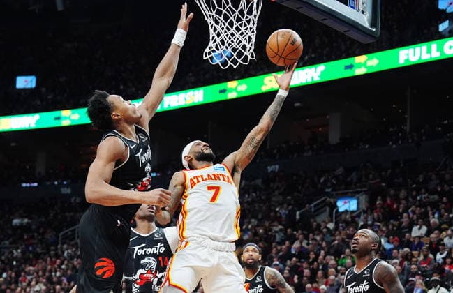 January 3, 2026, Toronto, On, Canada: Atlanta Hawks Nickeil Alexander-Walker (7) shoots as Toronto Raptors Scottie Barnes (left) defends during second half NBA, Basketball Herren, USA basketball action in Toronto on Saturday, Jan. 3, 2026. Canada News - January 3, 2026  - ZUMAc35_ 20260103_zaf_c35_084 Copyright: xFrankxGunnx