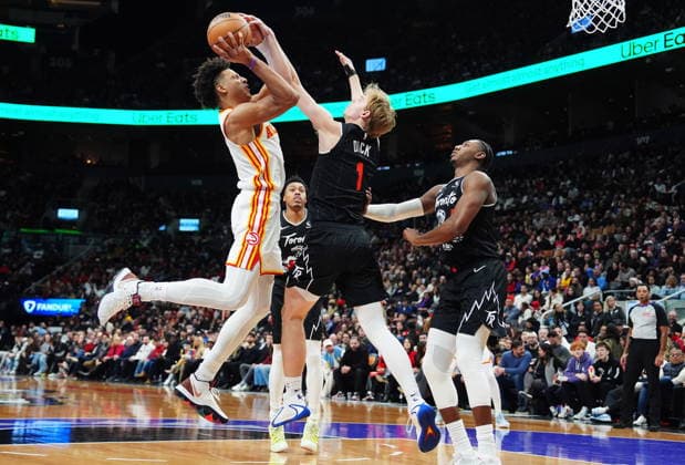 January 3, 2026, Toronto, On, Canada: Atlanta Hawks Jalen Johnson (left) shoots as Toronto Raptors Gradey Dick (1) defends during second half NBA, Basketball Herren, USA basketball action in Toronto on Saturday, Jan. 3, 2026. Canada News - January 3, 2026  - ZUMAc35_ 20260103_zaf_c35_087 Copyright: xFrankxGunnx