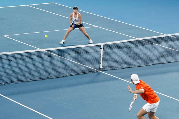 TENNIS UNITED CUP SYDNEY, Laura Siegemund of team Gemany playing with Alexander Zverev of team Germany gets ready to receive the ball in their Group F doubles match against Demi Schuurs of Team Netherlands and Tallon Griekspoor of Team Netherlandsduring day three of the 2026 United Cup at Ken Rosewall Arena in Sydney, Sunday, January 4, 2026. ( NO ARCHIVING, EDITORIAL USE ONLY SYDNEY NEW SOUTH WALES AUSTRALIA  Copyright: xMARKxEVANSx 20260104141465010145