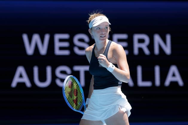 TENNIS UNITED CUP PERTH, Katie Swan of Great Britain in action against Naomi Osaka of Japan during the United Cup day three match between the Great Britain and Japan at RAC Arena in Perth, Sunday, January 4, 2026. ( NO ARCHIVING, EDITORIAL USE ONLY PERTH WESTERN AUSTRALIA AUSTRALIA  Copyright: xRICHARDxWAINWRIGHTx 20260104162772841180
