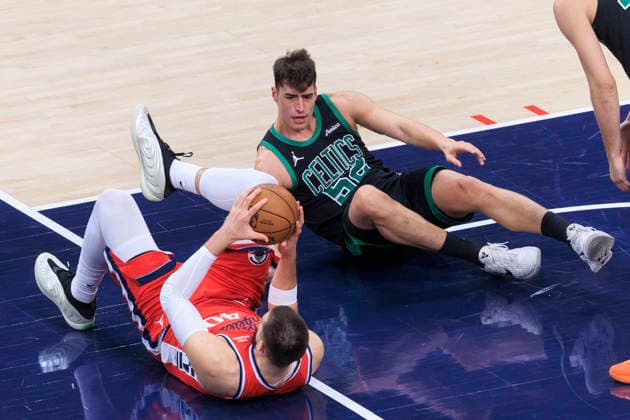 January 3, 2026, Inglewood, California, USA: Ivica Zubac 40 of the Los Angeles Clippers and Luka Garza 52 of the Boston Celtics collide during their regular season NBA, Basketball Herren, USA game on Saturday January 3, 2026 at Intuit Dome in Inglewood, California. Clippers lose to Celtics, 146-115. ARIANA RUIZ PI Inglewood USA - ZUMAp124 20260103_zaa_p124_009 Copyright: xArianaxRuizx