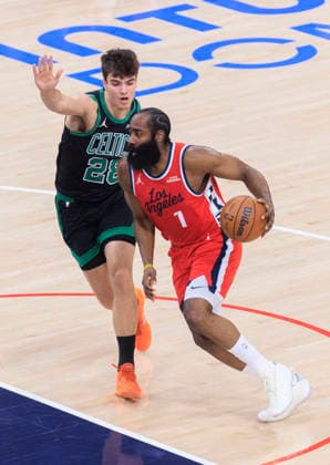 January 3, 2026, Inglewood, California, USA: James Harden 1 of the Los Angeles Clippers drives to the basket as Hugo Gonzalez 28 of the Boston Celtics defends during their regular season NBA, Basketball Herren, USA game on Saturday January 3, 2026 at Intuit Dome in Inglewood, California. Clippers lose to Celtics, 146-115. ARIANA RUIZ PI Inglewood USA - ZUMAp124 20260103_zaa_p124_015 Copyright: xArianaxRuizx