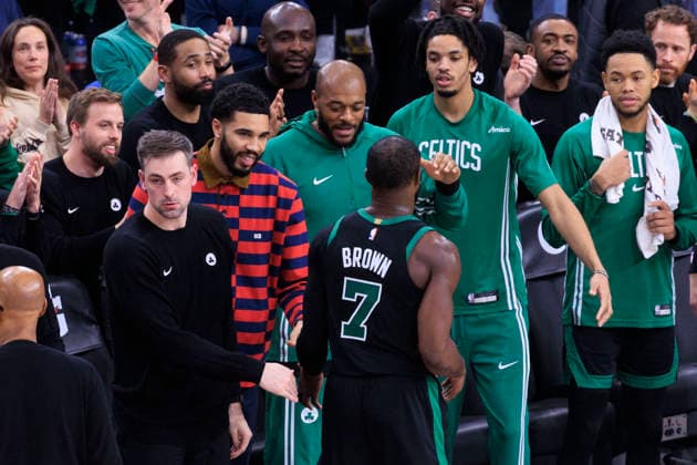 January 3, 2026, Inglewood, California, USA: Jaylen Brown 7 of the Boston Celtics is congratulated by the bench for his 50 point game during their regular season NBA, Basketball Herren, USA game against the Los Angeles Clippers on Saturday January 3, 2026 at Intuit Dome in Inglewood, California. Clippers lose to Celtics, 146-115. ARIANA RUIZ PI Inglewood USA - ZUMAp124 20260103_zaa_p124_018 Copyright: xArianaxRuizx