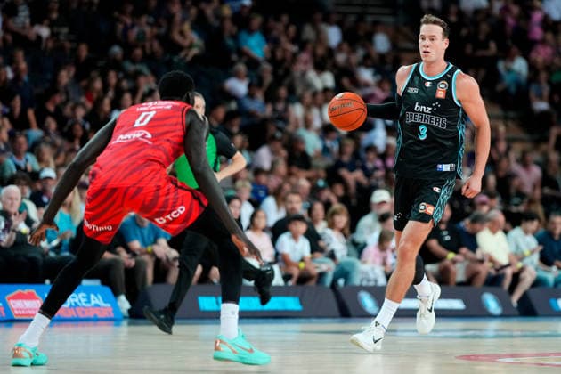 NBL BREAKERS WILDCATS, Breakers forward Sam Mennenga during the NBL Round 15 match between the New Zealand Breakers and Perth Wildcats at Spark Arena in Auckland, New Zealand, Sunday, January 4, 2026. ( NO ARCHIVING, EDITORIAL USE ONLY AUCKLAND NEW ZEALAND  Copyright: xBlakexArmstrongx 20260104174852094938
