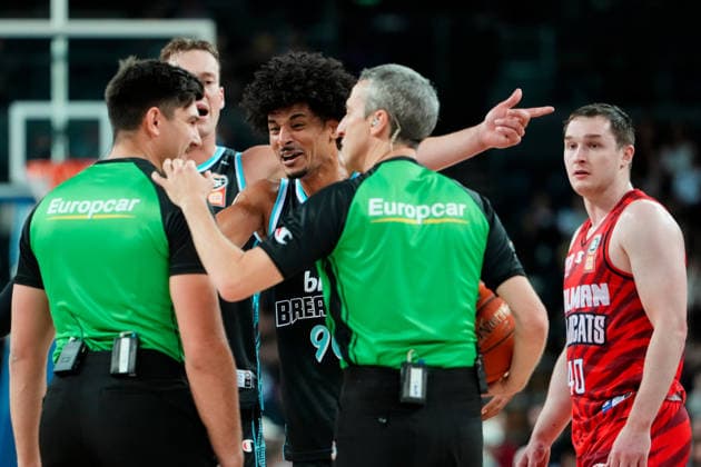 NBL BREAKERS WILDCATS, Breakers Tai Webster confronts referees during the NBL Round 15 match between the New Zealand Breakers and Perth Wildcats at Spark Arena in Auckland, New Zealand, Sunday, January 4, 2026. ( NO ARCHIVING, EDITORIAL USE ONLY AUCKLAND NEW ZEALAND  Copyright: xBlakexArmstrongx 20260104127146150790