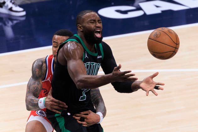 January 3, 2026, Inglewood, California, USA: John Collins 20 of the Los Angeles Clippers commits a foul against Jaylen Brown 7 of the Boston Celtics during their regular season NBA, Basketball Herren, USA game on Saturday January 3, 2026 at Intuit Dome in Inglewood, California. Clippers lose to Celtics, 146-115. ARIANA RUIZ PI Inglewood USA - ZUMAp124 20260103_zaa_p124_041 Copyright: xArianaxRuizx