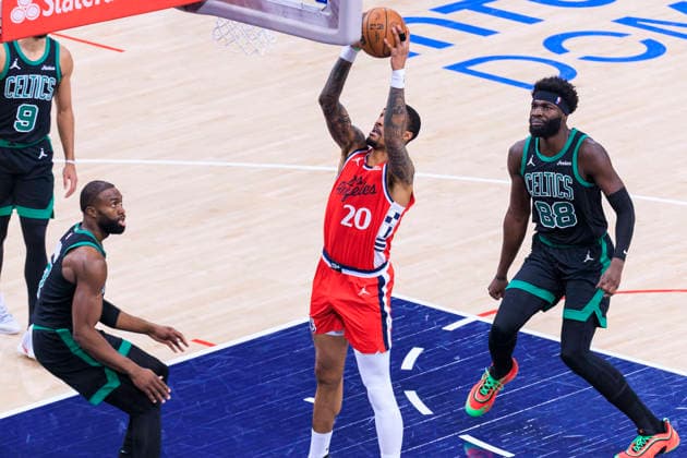 January 3, 2026, Inglewood, California, USA: John Collins 20 of the Los Angeles Clippers goes for a shot during their 2025 NBA, Basketball Herren, USA regular season game against the Boston Celtics on Saturday January 3, 2026 at Intuit Dome Arena in Inglewood, California. JAVIER ROJAS PI Inglewood USA - ZUMAp124 20260103_zaa_p124_046 Copyright: xJavierxRojasx