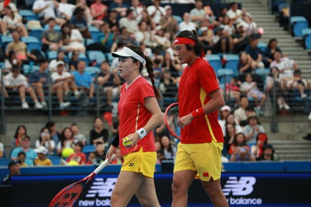 SYDNEY, AUSTRALIA - JANUARY 03: Zhang Zhizhen and Zhu Lin of Team China in action in the Group B Mixed Doubles match against Elise Mertens and Zizou Bergs of Team Belgium on day 2 of the 2026 United Cup at Ken Rosewall Arena on January 3, 2026 in Sydney, Australia.  Copyright: xChinaxNewsxServicex 111613099246