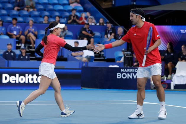 TENNIS UNITED CUP PERTH, Nao Hibino and Yasutaka Uchiyama of Japan in action against Olivia Nicholls and Neal Skupski of Great Britain during the United Cup day three doubles match between Great Britain and Japan at RAC Arena in Perth, Sunday, January 4, 2026. ( NO ARCHIVING, EDITORIAL USE ONLY PERTH WESTERN AUSTRALIA AUSTRALIA  Copyright: xRICHARDxWAINWRIGHTx 20260104128554936045