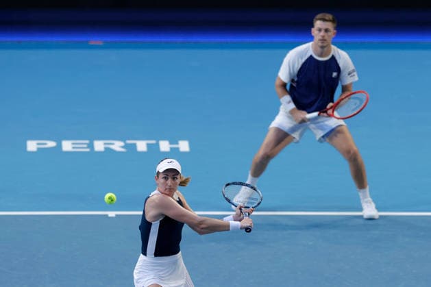 TENNIS UNITED CUP PERTH, Olivia Nicholls and Neal Skupski of Great Britain in action against Nao Hibino and Yasutaka Uchiyama of Japan during the United Cup day three doubles match between Great Britain and Japan at RAC Arena in Perth, Sunday, January 4, 2026. ( NO ARCHIVING, EDITORIAL USE ONLY PERTH WESTERN AUSTRALIA AUSTRALIA  Copyright: xRICHARDxWAINWRIGHTx 20260104155559076273