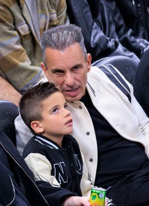 January 3, 2026, Inglewood, California, USA: Sebastian Maniscalco (R) and his son Caruso Maniscalco attend the 2025 NBA, Basketball Herren, USA regular season game between the Los Angeles Clippers and the Boston Celtics on Saturday January 3, 2026 at Intuit Dome Arena in Inglewood, California. Clippers lose to Celtics, 146-115. JAVIER ROJAS PI Inglewood USA - ZUMAp124 20260103_zaa_p124_076 Copyright: xJavierxRojasx