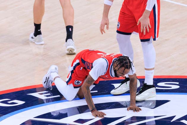 January 3, 2026, Inglewood, California, USA: Derrick Jones Jr. 5 of the Los Angeles Clippers tries to get up in pain after a clash during their 2025 NBA, Basketball Herren, USA regular season game against the Boston Celtics on Saturday January 3, 2026 at Intuit Dome Arena in Inglewood, California. Clippers lose to Celtics, 146-115. JAVIER ROJAS PI Inglewood USA - ZUMAp124 20260103_zaa_p124_088 Copyright: xJavierxRojasx