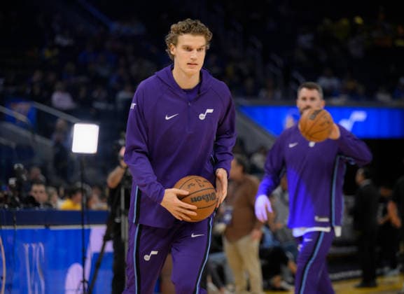 NBA, Basketball Herren, USA Pregame of Utah Jazz vs Golden State Warriors in San Francisco SAN FRANCISCO, CALIFORNIA - JANUARY 3: Lauri Markkanen of Utah Jazz warms up during the pregame of the NBA game 16 between Utah Jazz and Golden State Warriors in San Francisco at Chase Center on January 3, 2026 in San Francisco, California, United States. Tayfun Coskun Anadolu California United States. Editorial use only. Please get in touch for any other usage.  Copyright: x2026xAnadoluxTayfunxCoskunx