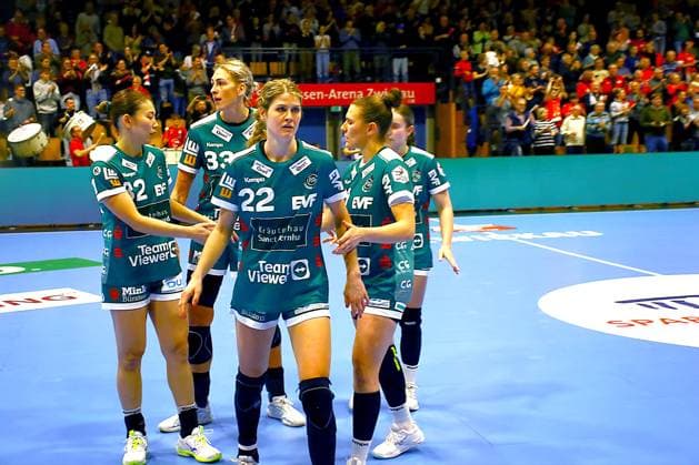 Disappointment after the final whistle for Haruno Sasaki Göppingen , Luisa Schulze Göppingen , Sina Ehmann Göppingen and Louisa De Bellis Göppingen, from left to right Handball Women 1 Bundesliga 2025 26 BSV Sachsen Zwickau Frisch Auf Göppingen 25 23 on 3 1 2026 in the Sparkassen Arena Zwickau BSV Sachsen Zwickau Frisch Auf Göppingen