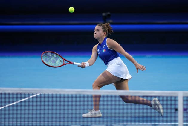 TENNIS UNITED CUP PERTH, Jasmine Paolini of Italy in action against Belinda Bencic of Switzerland during the United Cup day three match between Italy and Switzerland at RAC Arena in Perth, Sunday, January 4, 2026. ( NO ARCHIVING, EDITORIAL USE ONLY PERTH WESTERN AUSTRALIA AUSTRALIA  Copyright: xRICHARDxWAINWRIGHTx 20260104176822312243