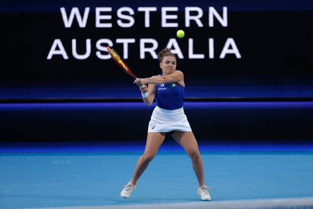 TENNIS UNITED CUP PERTH, Jasmine Paolini of Italy in action against Belinda Bencic of Switzerland during the United Cup day three match between Italy and Switzerland at RAC Arena in Perth, Sunday, January 4, 2026. ( NO ARCHIVING, EDITORIAL USE ONLY PERTH WESTERN AUSTRALIA AUSTRALIA  Copyright: xRICHARDxWAINWRIGHTx 20260104137700755262