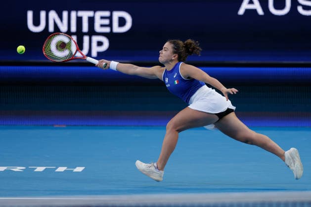 TENNIS UNITED CUP PERTH, Jasmine Paolini of Italy in action against Belinda Bencic of Switzerland during the United Cup day three match between Italy and Switzerland at RAC Arena in Perth, Sunday, January 4, 2026. ( NO ARCHIVING, EDITORIAL USE ONLY PERTH WESTERN AUSTRALIA AUSTRALIA  Copyright: xRICHARDxWAINWRIGHTx 20260104163329092100