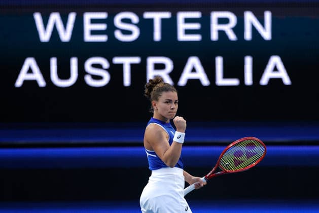 TENNIS UNITED CUP PERTH, Jasmine Paolini of Italy in action against Belinda Bencic of Switzerland during the United Cup day three match between Italy and Switzerland at RAC Arena in Perth, Sunday, January 4, 2026. ( NO ARCHIVING, EDITORIAL USE ONLY PERTH WESTERN AUSTRALIA AUSTRALIA  Copyright: xRICHARDxWAINWRIGHTx 20260104174511070231