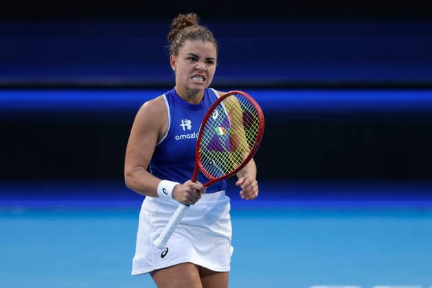TENNIS UNITED CUP PERTH, Jasmine Paolini of Italy in action against Belinda Bencic of Switzerland during the United Cup day three match between Italy and Switzerland at RAC Arena in Perth, Sunday, January 4, 2026. ( NO ARCHIVING, EDITORIAL USE ONLY PERTH WESTERN AUSTRALIA AUSTRALIA  Copyright: xRICHARDxWAINWRIGHTx 20260104181652675750