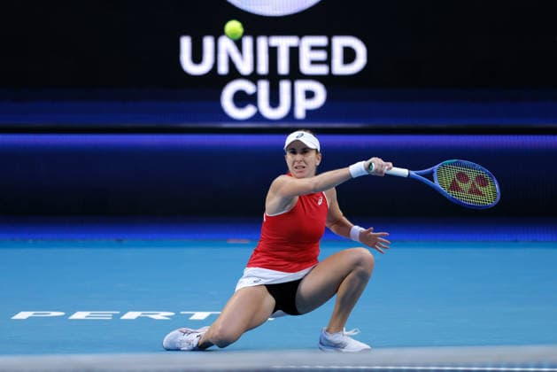 TENNIS UNITED CUP PERTH, Belinda Bencic of Switzerland in action against Jasmine Paolini of Italy during the United Cup day three match between Italy and Switzerland at RAC Arena in Perth, Sunday, January 4, 2026. ( NO ARCHIVING, EDITORIAL USE ONLY PERTH WESTERN AUSTRALIA AUSTRALIA  Copyright: xRICHARDxWAINWRIGHTx 20260104192238542528