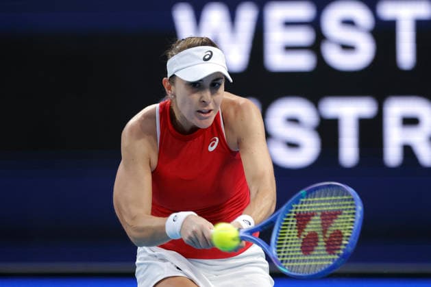 TENNIS UNITED CUP PERTH, Belinda Bencic of Switzerland in action against Jasmine Paolini of Italy during the United Cup day three match between Italy and Switzerland at RAC Arena in Perth, Sunday, January 4, 2026. ( NO ARCHIVING, EDITORIAL USE ONLY PERTH WESTERN AUSTRALIA AUSTRALIA  Copyright: xRICHARDxWAINWRIGHTx 20260104164863070935
