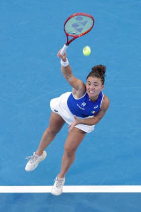 TENNIS UNITED CUP PERTH, Jasmine Paolini of Italy in action against Belinda Bencic of Switzerland during the United Cup day three match between Italy and Switzerland at RAC Arena in Perth, Sunday, January 4, 2026. ( NO ARCHIVING, EDITORIAL USE ONLY PERTH WESTERN AUSTRALIA AUSTRALIA  Copyright: xRICHARDxWAINWRIGHTx 20260104170506845450