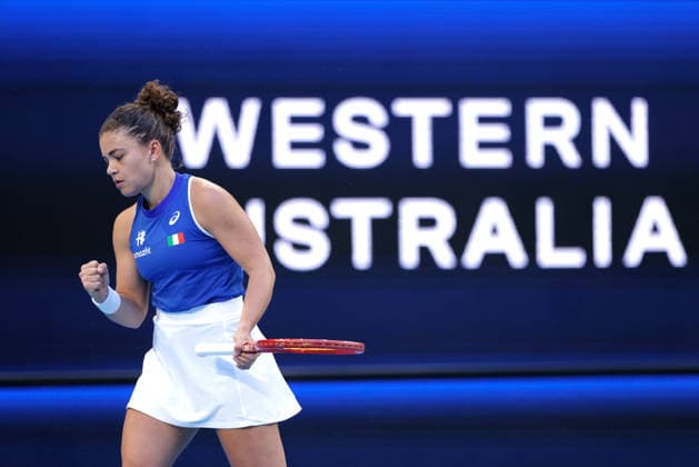 TENNIS UNITED CUP PERTH, Jasmine Paolini of Italy in action against Belinda Bencic of Switzerland during the United Cup day three match between Italy and Switzerland at RAC Arena in Perth, Sunday, January 4, 2026. ( NO ARCHIVING, EDITORIAL USE ONLY PERTH WESTERN AUSTRALIA AUSTRALIA  Copyright: xRICHARDxWAINWRIGHTx 20260104157664860268