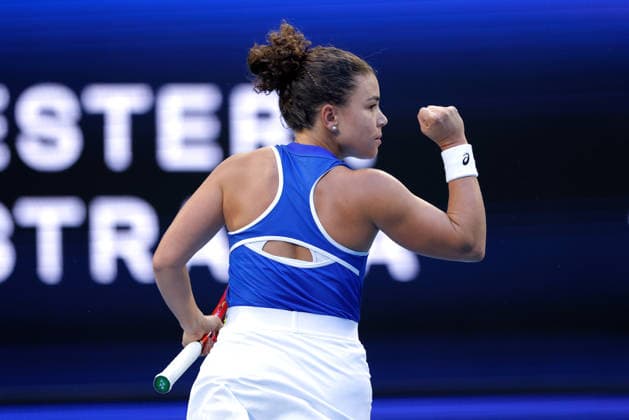 TENNIS UNITED CUP PERTH, Jasmine Paolini of Italy in action against Belinda Bencic of Switzerland during the United Cup day three match between Italy and Switzerland at RAC Arena in Perth, Sunday, January 4, 2026. ( NO ARCHIVING, EDITORIAL USE ONLY PERTH WESTERN AUSTRALIA AUSTRALIA  Copyright: xRICHARDxWAINWRIGHTx 20260104130054842789
