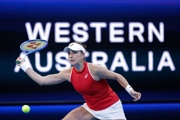 TENNIS UNITED CUP PERTH, Belinda Bencic of Switzerland in action against Jasmine Paolini of Italy during the United Cup day three match between Italy and Switzerland at RAC Arena in Perth, Sunday, January 4, 2026. ( NO ARCHIVING, EDITORIAL USE ONLY PERTH WESTERN AUSTRALIA AUSTRALIA  Copyright: xRICHARDxWAINWRIGHTx 20260104135002157057