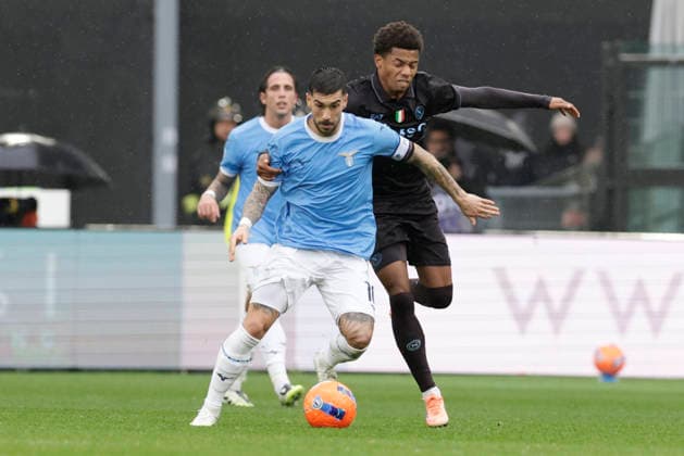 Serie A football match SS Lazio vs SSC Napoli Napoli s Brazilian forward David Neres challenges for the ball with Lazio™s Italian midfielder Mattia Zaccagni during the Serie A football match SS Lazio vs SSC Napoli at Olimpico Stadium on January 04, 2026, in Rome. _BPH4490 Copyright: xAntonioxBalascox
