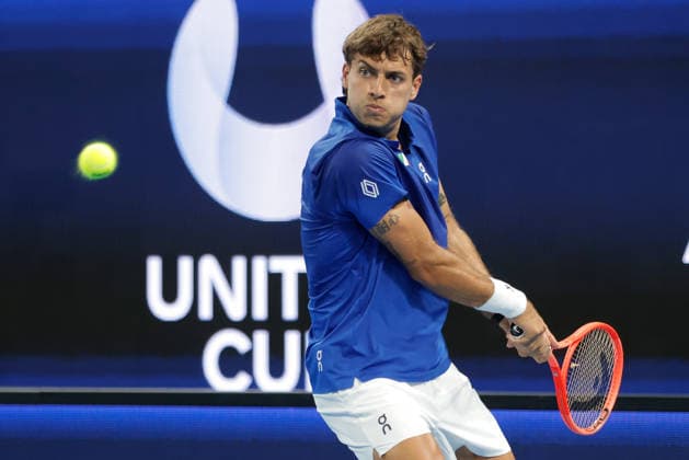 TENNIS UNITED CUP PERTH, Flavio Cobolli of Italy in action against Stan Wawrinka of Switzerland during the United Cup day three match between Italy and Switzerland at RAC Arena in Perth, Sunday, January 4, 2026. ( NO ARCHIVING, EDITORIAL USE ONLY PERTH WESTERN AUSTRALIA AUSTRALIA  Copyright: xRICHARDxWAINWRIGHTx 20260104150813096351