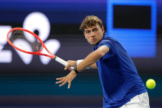 TENNIS UNITED CUP PERTH, Flavio Cobolli of Italy in action against Stan Wawrinka of Switzerland during the United Cup day three match between Italy and Switzerland at RAC Arena in Perth, Sunday, January 4, 2026. ( NO ARCHIVING, EDITORIAL USE ONLY PERTH WESTERN AUSTRALIA AUSTRALIA  Copyright: xRICHARDxWAINWRIGHTx 20260104130999365845