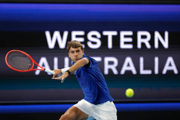 TENNIS UNITED CUP PERTH, Flavio Cobolli of Italy in action against Stan Wawrinka of Switzerland during the United Cup day three match between Italy and Switzerland at RAC Arena in Perth, Sunday, January 4, 2026. ( NO ARCHIVING, EDITORIAL USE ONLY PERTH WESTERN AUSTRALIA AUSTRALIA  Copyright: xRICHARDxWAINWRIGHTx 20260104187820972934