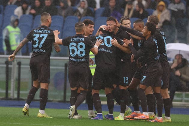 CALCIO - Serie A - SS Lazio vs SSC Napoli Rome, Italy - January 4, 2025: Amir Rrahmani of S.S.C. Napoli score the goal and celebrate with the team Rasmus Hojlund of S.S.C. Napoli during the Serie A Enilive 2025-2026 football match between S.S. Lazio vs S.S.C. Napoli at Olympic Stadium. Rome Italy  Copyright: xIPAxSport ABACAx