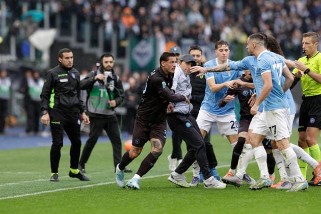 Serie A football match SS Lazio vs SSC Napoli Napoli s Italian defender Pasquale Mazzocchi and Lazio™s Serbian defender Adam Marusic fight during the Serie A football match SS Lazio vs SSC Napoli at Olimpico Stadium on January 04, 2026, in Rome. _BPH5905 Copyright: xAntonioxBalascox
