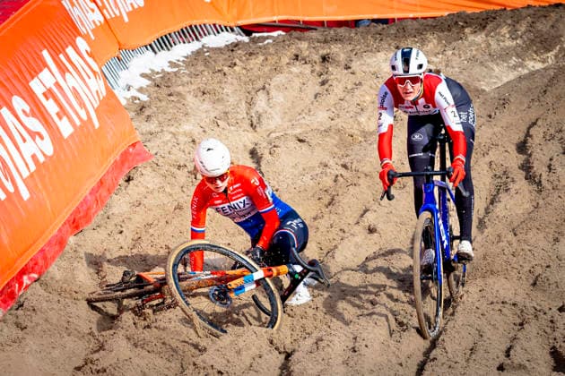 Lucinda Brand BALOISE GLOWI LIONS, Puck Pieterse FENIX DECEUNINCK during the UCI Cyclo cross World Cup 2025 in ZONHOVEN, Belgium on 29 december 2025, photo by Marcel van Dorst EYE4images DeFodi Images